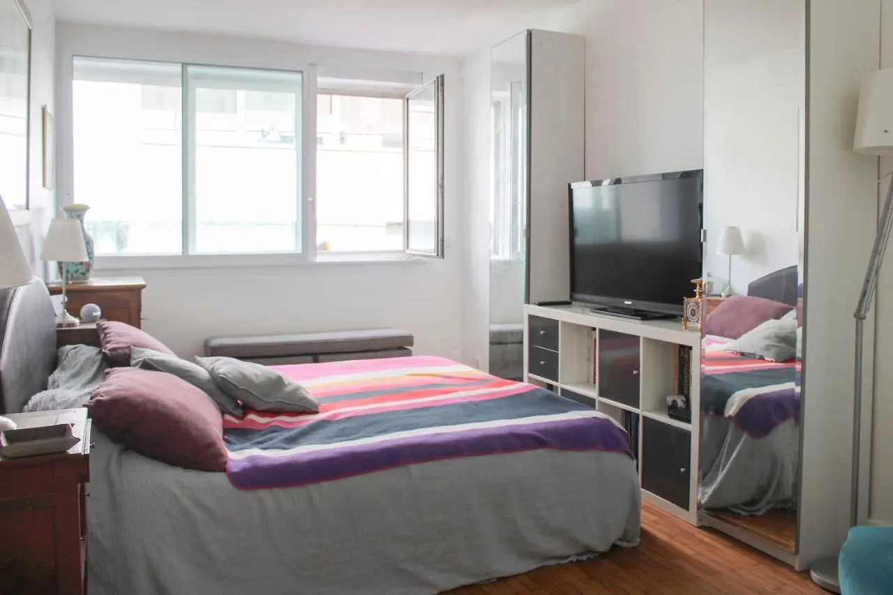 דירה פריז Spacious Cocoon 2 Steps From The Eiffel Tower צרפת