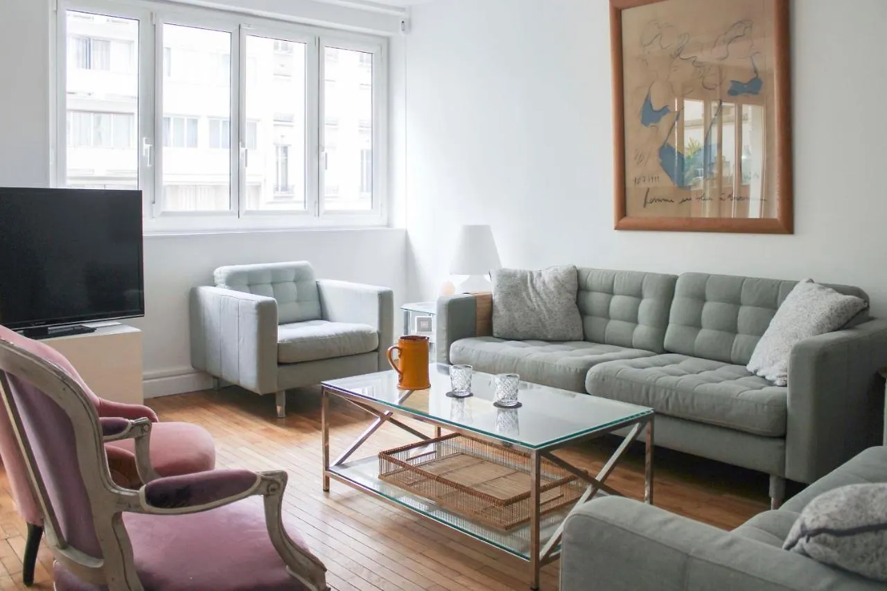 Spacious Cocoon 2 Steps From The Eiffel Tower Paris Apartment
